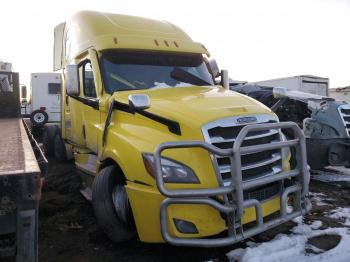  Salvage Freightliner Cascadia 1