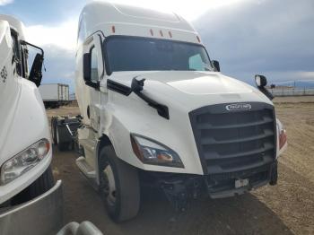  Salvage Freightliner Cascadia 1