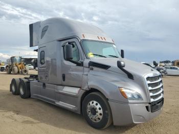  Salvage Freightliner Cascadia 1