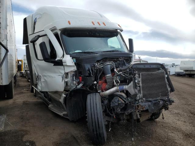  Salvage Freightliner Cascadia 1