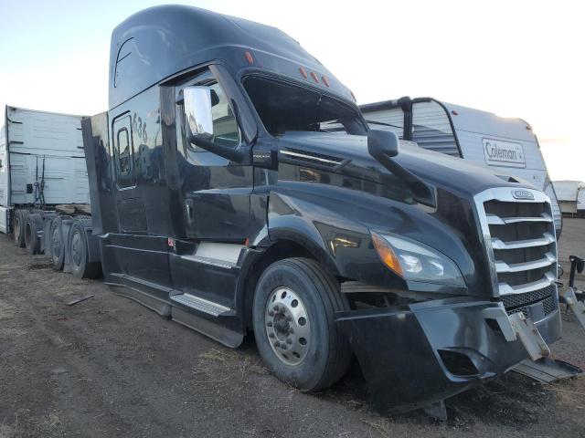  Salvage Freightliner Cascadia 1