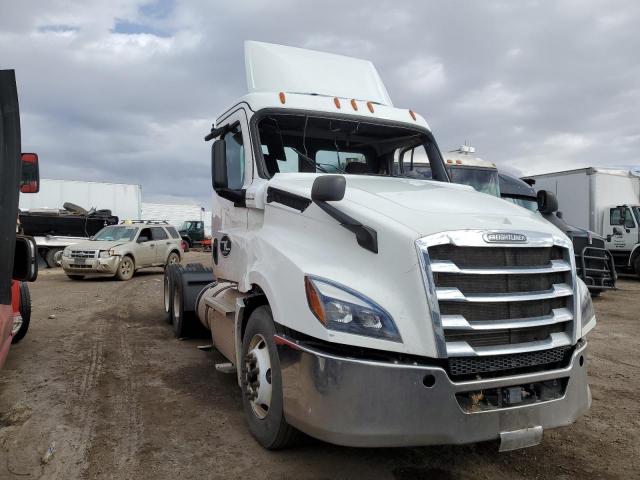  Salvage Freightliner Cascadia 1