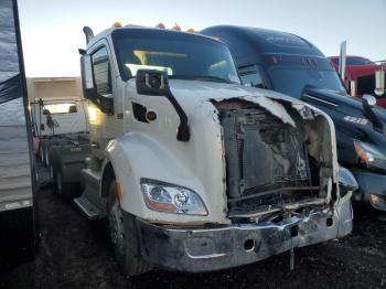  Salvage Peterbilt 579