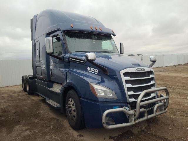  Salvage Freightliner Cascadia 1