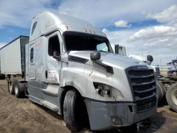  Salvage Freightliner Cascadia 1