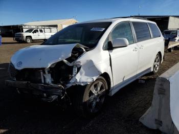  Salvage Toyota Sienna