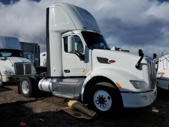  Salvage Peterbilt 579