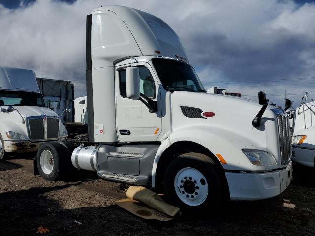  Salvage Peterbilt 579