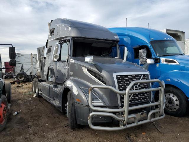  Salvage Volvo Vn