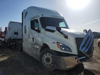  Salvage Freightliner Cascadia 1
