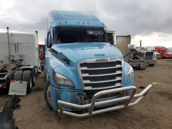  Salvage Freightliner Cascadia 1