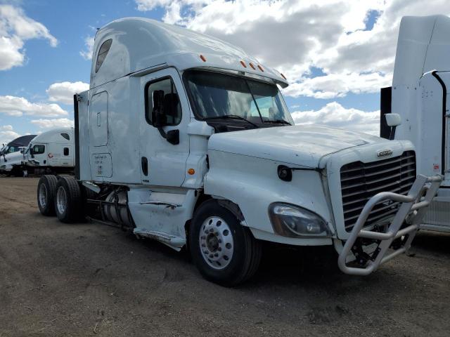  Salvage Freightliner Cascadia 1