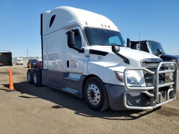  Salvage Freightliner Cascadia 1