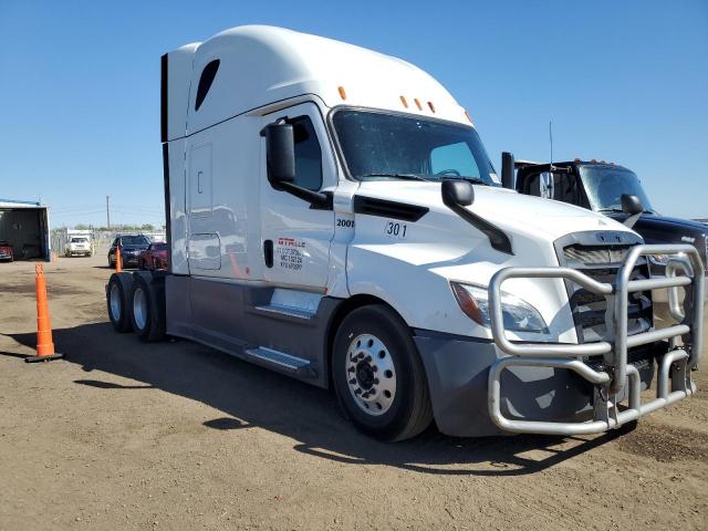  Salvage Freightliner Cascadia 1