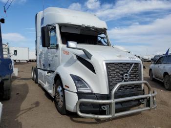  Salvage Volvo Vnl