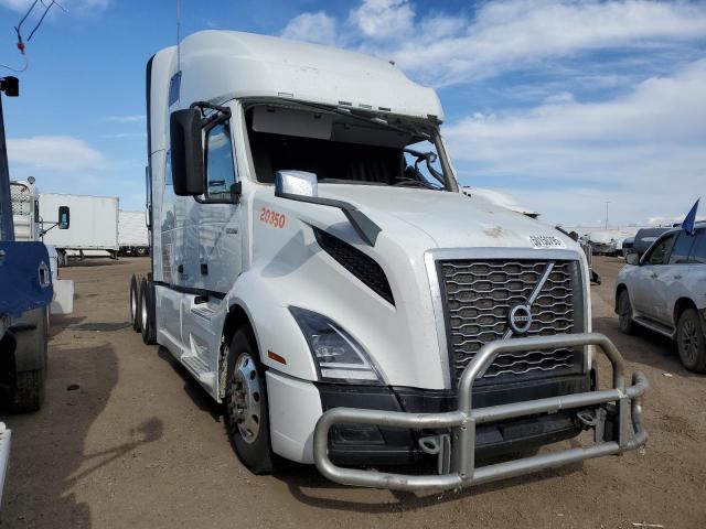  Salvage Volvo Vnl