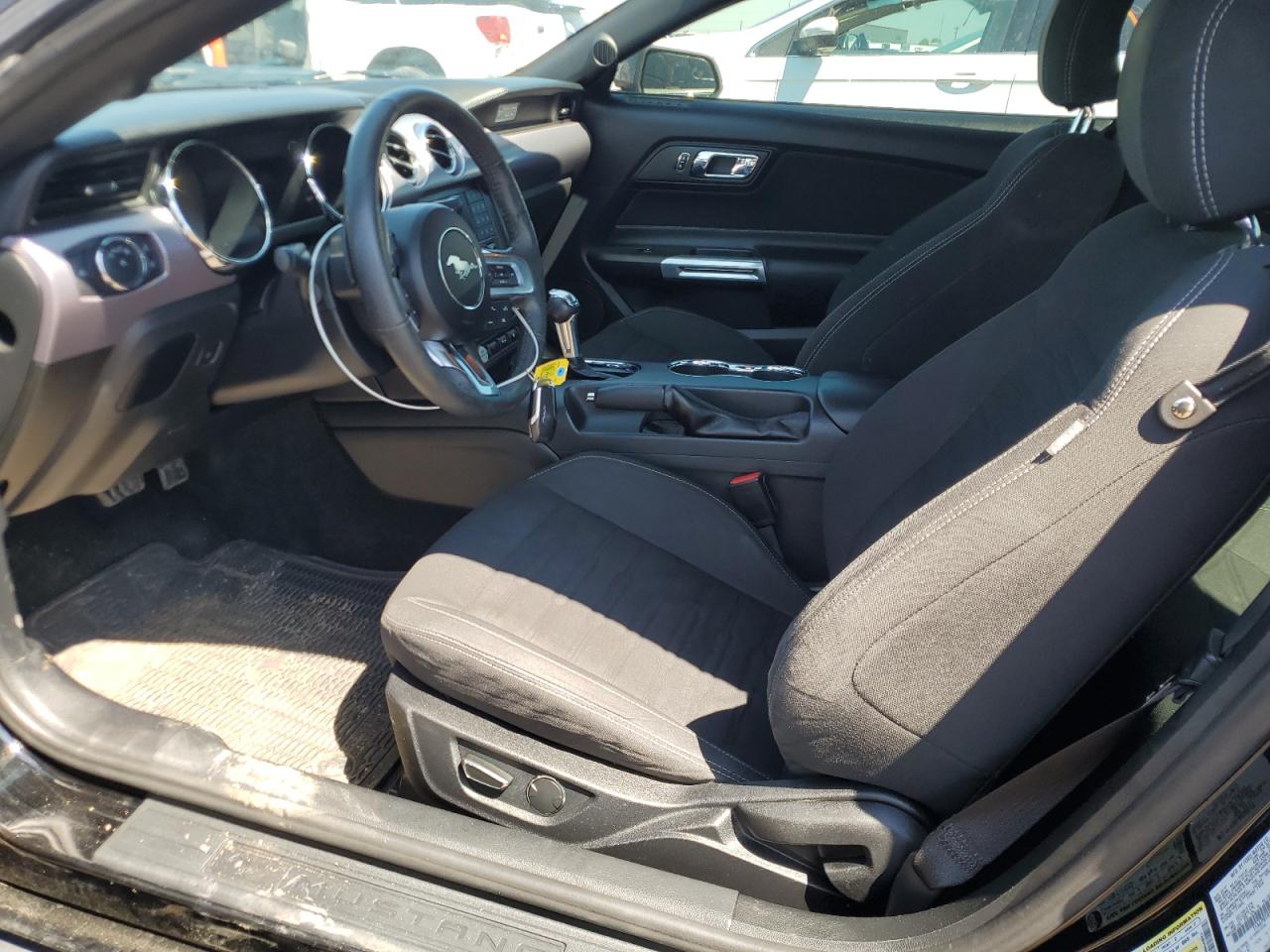 Ford Mustang Image 10