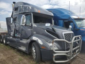  Salvage Volvo Vnl