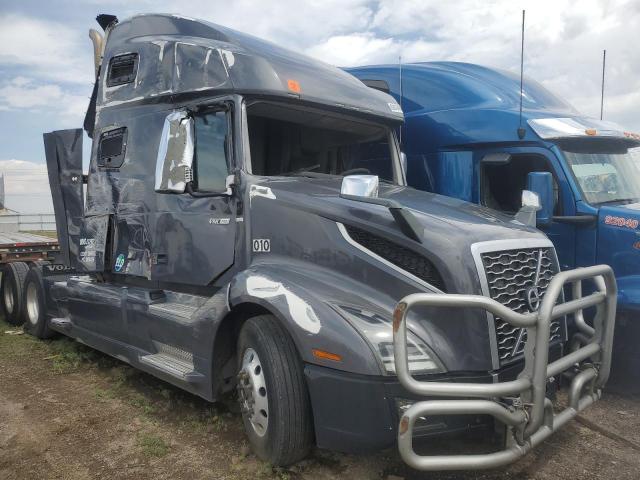  Salvage Volvo Vnl