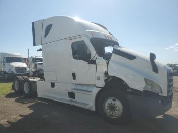  Salvage Freightliner Cascadia 1