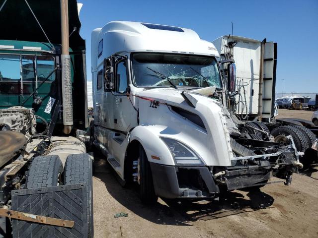  Salvage Volvo Vnl