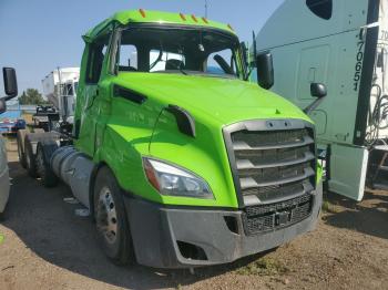  Salvage Freightliner Cascadia 1