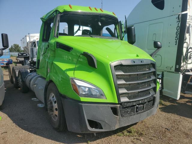  Salvage Freightliner Cascadia 1