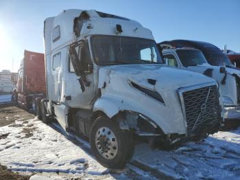  Salvage Volvo Vn