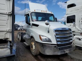  Salvage Freightliner Cascadia 1