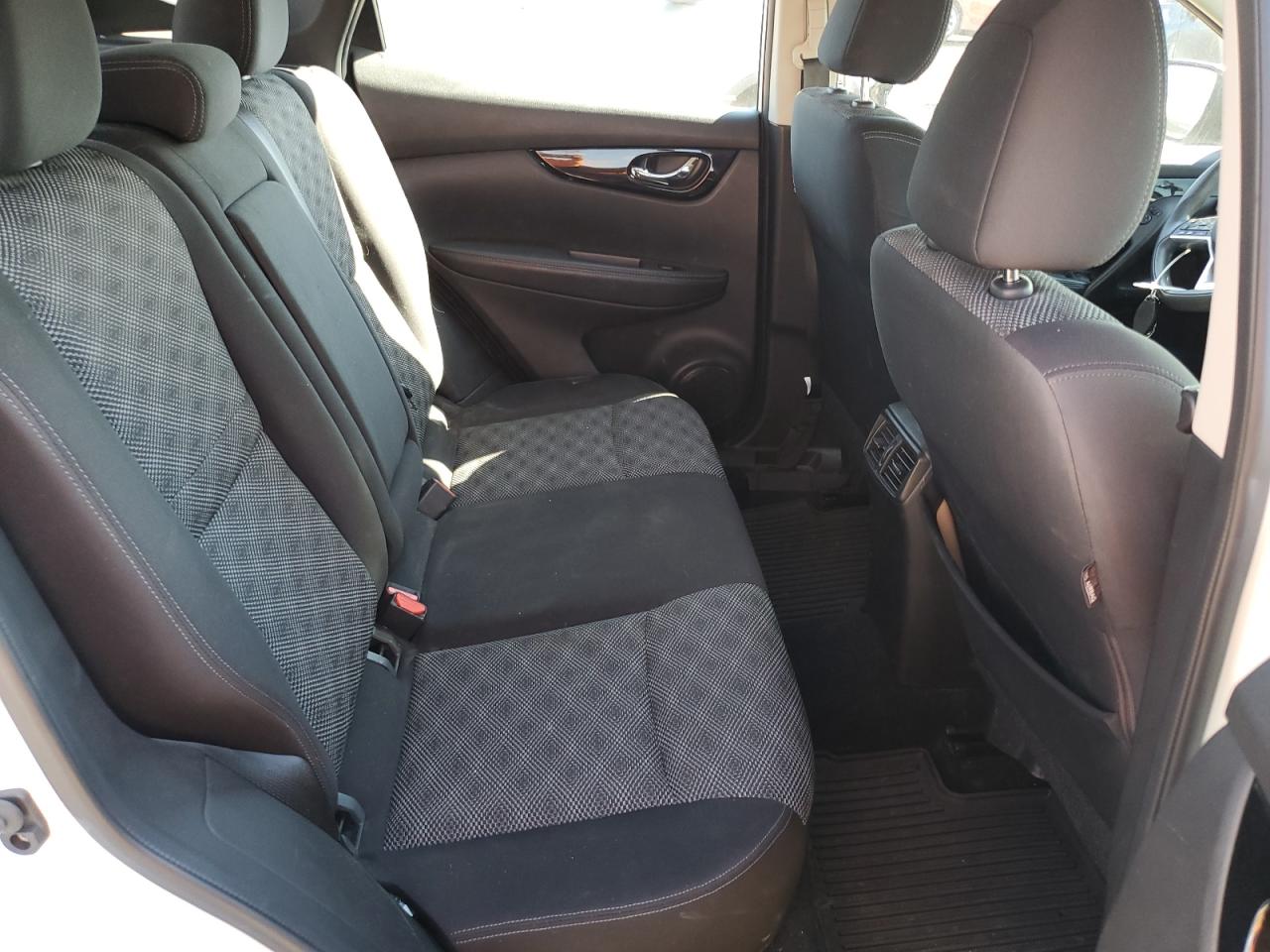 Nissan Rogue S Image 8