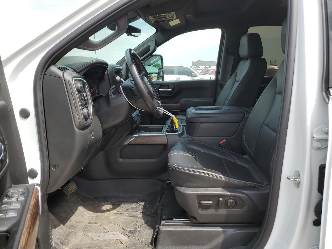 Chevrolet Silverado K3500 High Country Image 2