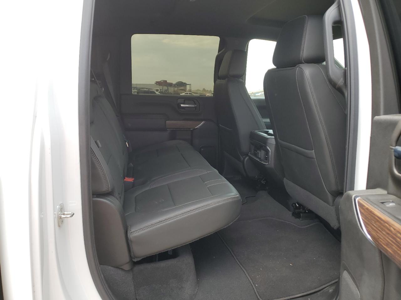 Chevrolet Silverado K3500 High Country Image 6