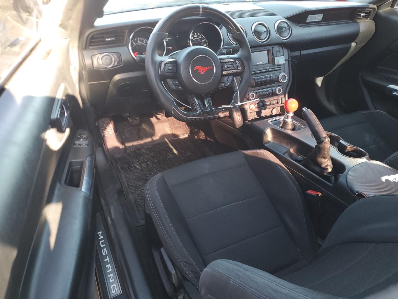 Ford Mustang Image 12