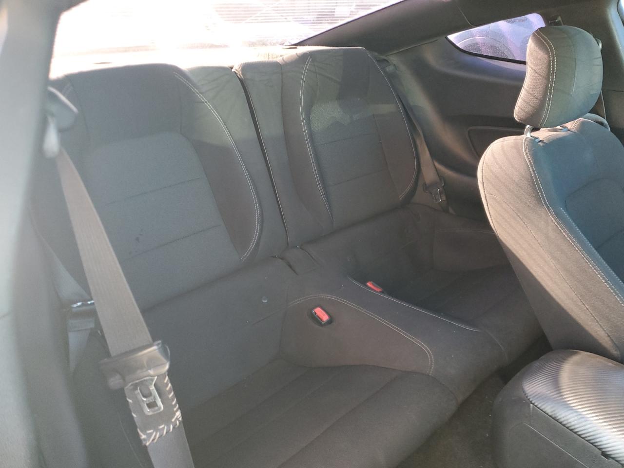 Ford Mustang Image 2