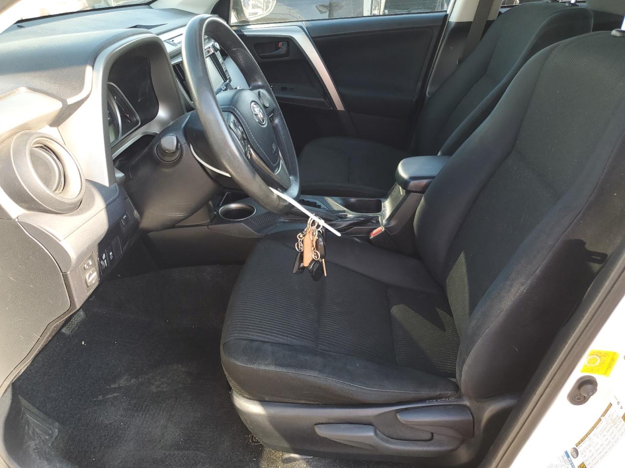 Toyota RAV4 Le Image 11