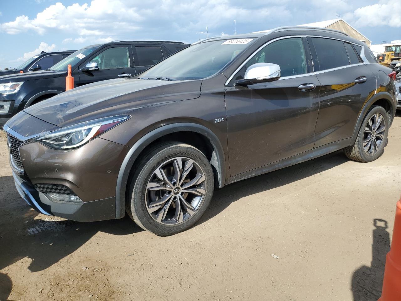 INFINITI Qx Base Image 1