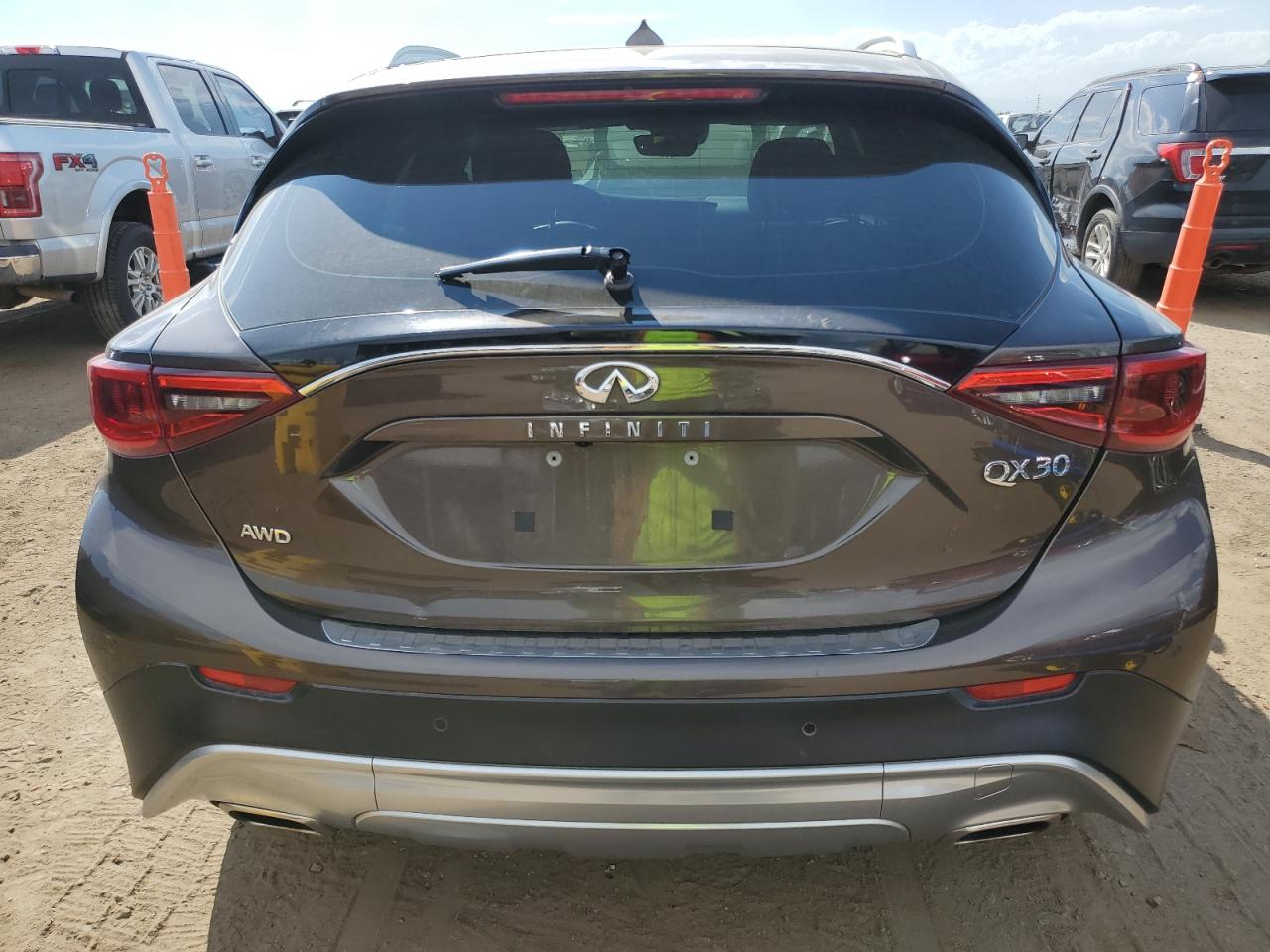 INFINITI Qx Base Image 4