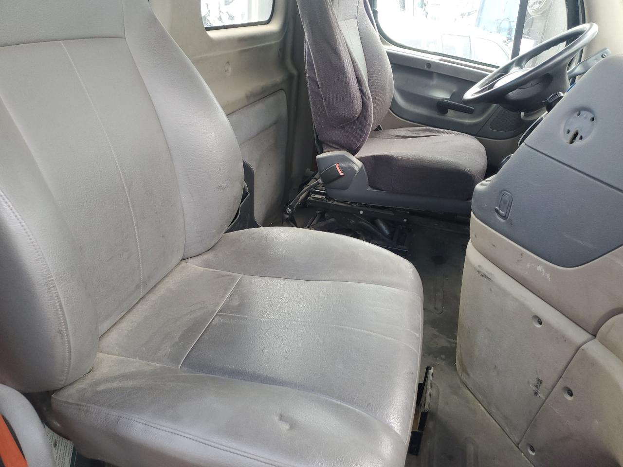 Freightliner Cascadia Image 8