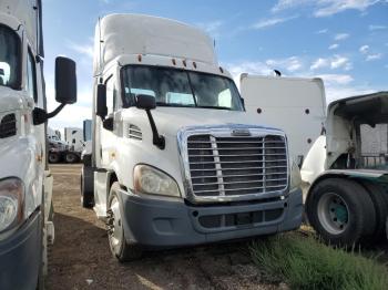  Salvage Freightliner Cascadia 1