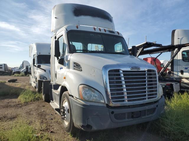  Salvage Freightliner Cascadia 1