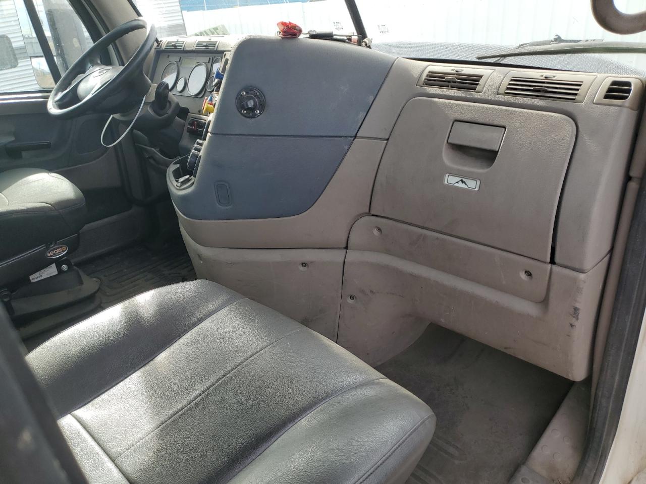 Freightliner Cascadia 1 Image 4