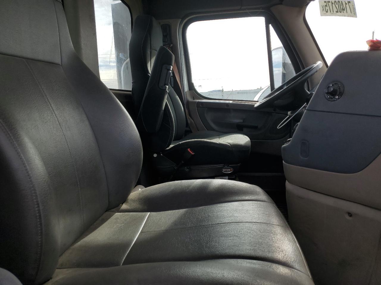 Freightliner Cascadia 1 Image 2