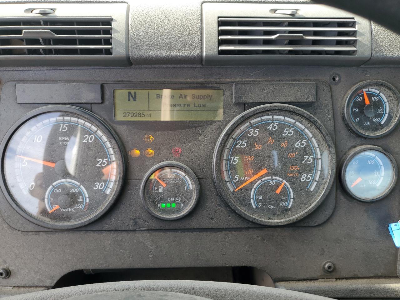 Freightliner Cascadia 1 Image 9