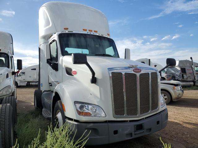  Salvage Peterbilt 579