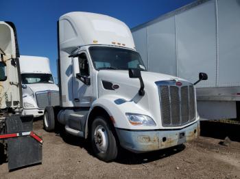  Salvage Peterbilt 579