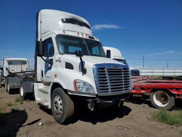  Salvage Freightliner Cascadia 1