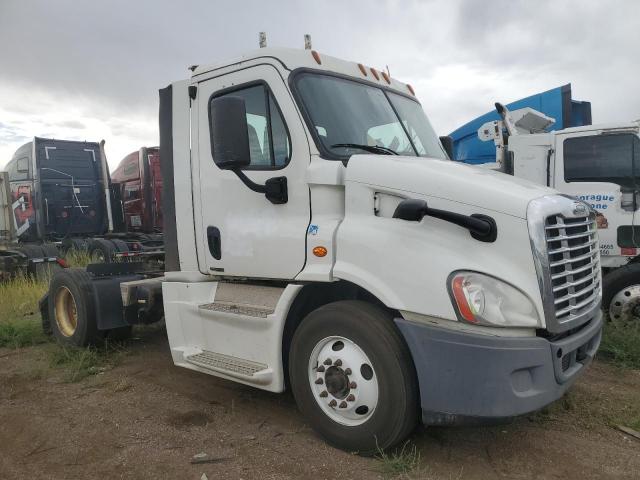  Salvage Freightliner Cascadia 1