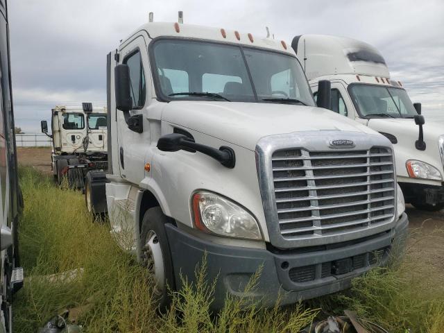  Salvage Freightliner Cascadia 1