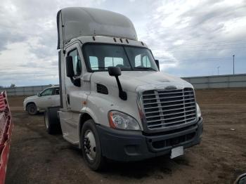  Salvage Freightliner Cascadia 1
