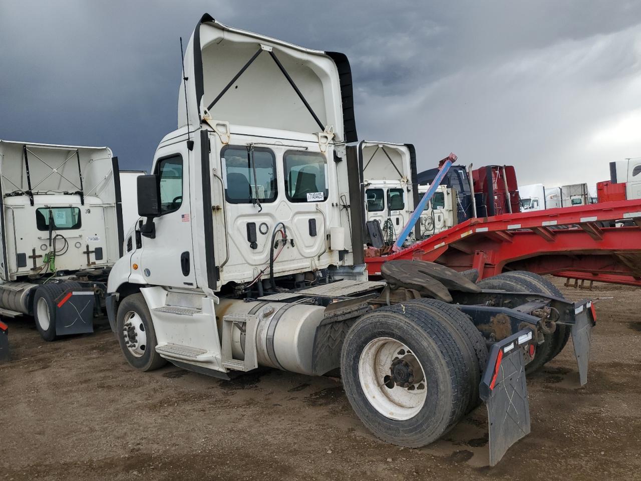 Freightliner Cascadia 1 Image 2